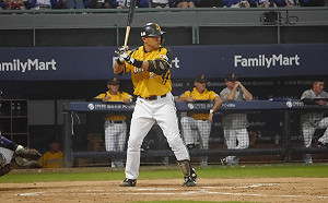 中華職棒／恰恰敲出安打卻跌倒　距2千安只差2支