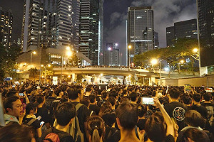 特首道歉還不夠！若拒5訴求  民陣：200萬加1市民續上街