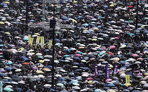 平行世界！香港200萬人黑衣反送中 中媒繼續沉默
