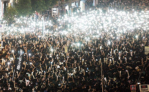 林鄭月娥道歉港民不買單　學者：中共慣用「邊打邊談」策略