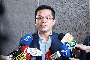 不替韓站台被韓粉罵忘恩負義  盧秀燕發言人：激進言論真假待辨