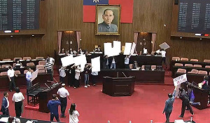 公投法修正闖關成功 明年大選、公投確定脫鉤