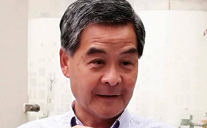 以政逼商？梁振英批匯豐未就國安法表態