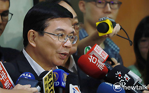 長榮罷工》長榮招募200餘名空服員 交通部次長：非取代人力