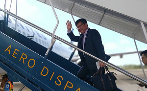 林佳龍遭長榮工會「突襲」 兼程趕路明0500返台坐鎮