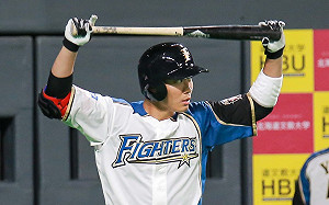 日職／王柏融對中日扛5棒左外野　盼完成11球團安打拼圖