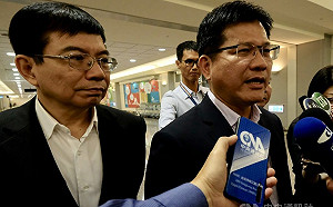 長榮罷工》林佳龍清晨返台 籲長榮勞資儘速回談判桌