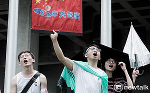 現場直擊》反紅媒遊行   氣候不佳參與民眾臉上熱情不減