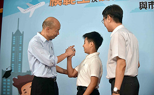 連遭資優生嗆聲 韓國瑜：學生不應該被過度政治化干擾