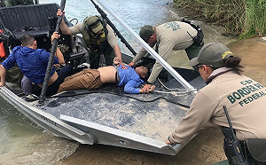 溺斃移民父女同條河再救起少年  川普與民主黨互轟