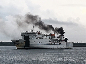 黑煙怪獸來了！台華輪進出港成澎湖人惡夢