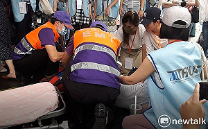 長榮罷工》不耐酷暑 罷工空服員突昏倒送醫