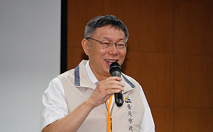 「天亮、下雨、出兵」 他說柯文哲開砲是操作「棄蔡保柯」