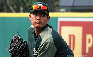 美職》王維中帶黑輪上場投球 樂當運動家活棋