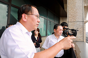 侯友宜突襲環狀線噪音量測 承諾住戶解決問題