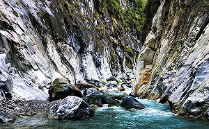 夏天不溯溪要幹嘛？3條挑戰路線精選推薦