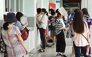 大學指考首日戰！物理重實驗、化學測細心