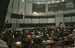 港澳辦：示威者挑戰一國兩制底線