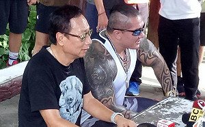 與郭台銘直播被質疑收錢  館長：以為我是夜問打權？