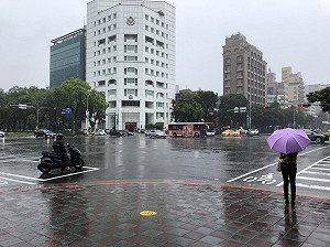 南部7縣市大雨豪雨特報 未來一週嚴防劇烈天氣