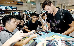 NBA／快艇球星訪台　吸引超多球迷熱情接機