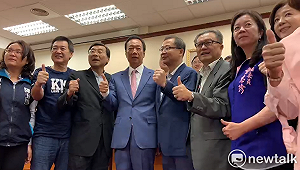 當大破大立總統！郭台銘鞠躬拜託藍委　一同讓立院過半