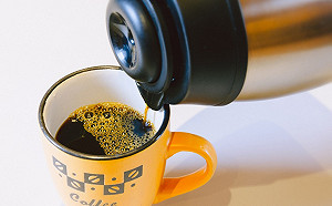 「同個保溫杯裝咖啡」每天喝10餘年　男失智不到1年過世