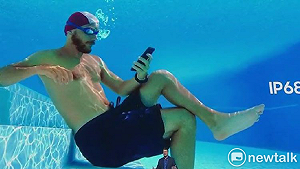 Galaxy手機防水廣告有造假嫌疑 澳洲吿三星300個廣告誤導消費者