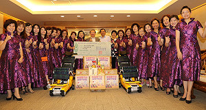 響應新北市愛心大平台  婦女企管協會捐爬梯機