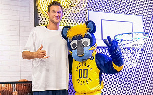 NBA／快艇球星和溜馬吉祥物超親民　和粉絲互動笑嗨嗨