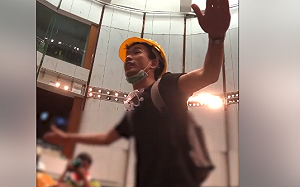 (影)佔領香港立法會露臉  梁繼平：別讓外界認為我們是暴徒