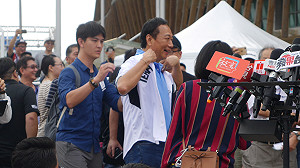 中華職棒／郭台銘看中職卻被韓粉嗆　「非韓不投！」