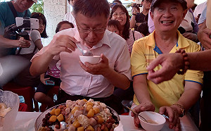 柯P哈瑪星吃冰 柯粉韓粉各為其主高喊凍蒜尬場