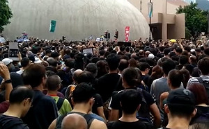 反送中抗議民眾爆滿　提早出發包圍高鐵站