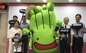 孩子越小近視度數增越快！醫：高度近視易患「4大疾病」