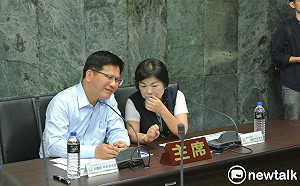 林佳龍卸任市長後首進中市府  楊瓊瓔送暖：我們是自己人