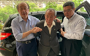 結束52天絕食送至台大醫院治療 黃華之子：謝謝民進黨