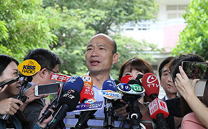 719暴雨襲高雄   藍綠白這些人幫韓國瑜緩頰