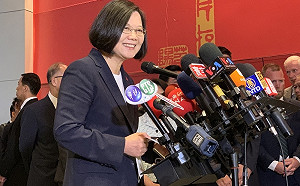 中國兩派團體互叫陣！蔡總統抵紐約 外媒關注現場報導