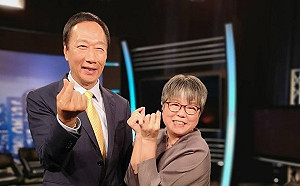 臉書貼郭台銘合照遭抹「郭粉」 黃光芹怒嗆撰文記者