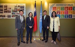 總統哥大談自由挑戰、場外驚見「五星旗」  趙天麟：這就是多元民主樣貌