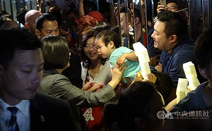 2個月大粉絲  歡送蔡總統離紐約