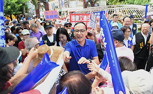 民調最後一天回鄉拚支持 　朱立倫：國民黨不團結就可以打包了