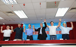 「你是儍啦？」 他質疑國民黨對比式民調數據「有問題」