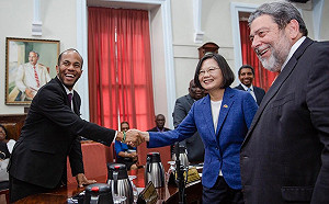 小英訪聖文森握手挺台部長布朗  網路暴動喊辛苦了