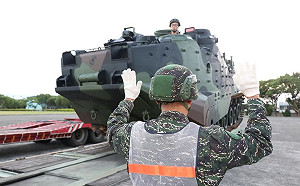 防颱大作戰！ 陸戰隊兩棲突擊車4地預置部署