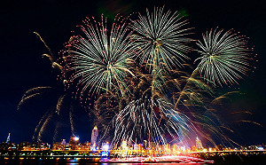 昇華愛情！大稻埕、漁人碼頭七夕煙火秀接力照耀雙北夜空