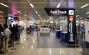 全球僅8國獨享！臉友羅馬3分鐘快速通關  網：這才叫國家