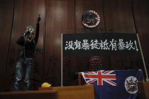 黃之鋒尋求美政治庇護被拒? 駐港記者爆料 黃還向這2人求救也無效