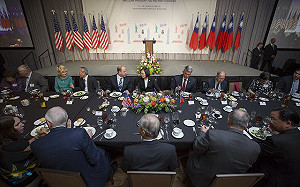 蔡英文過境丹佛 美首位出櫃男同志州長盛讚台同志人權